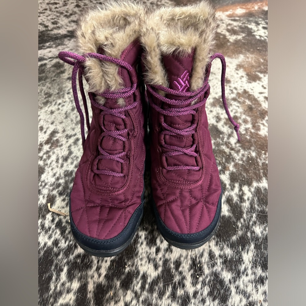 Columbia 8.5 hiking/Snow Boots Faux Fur
